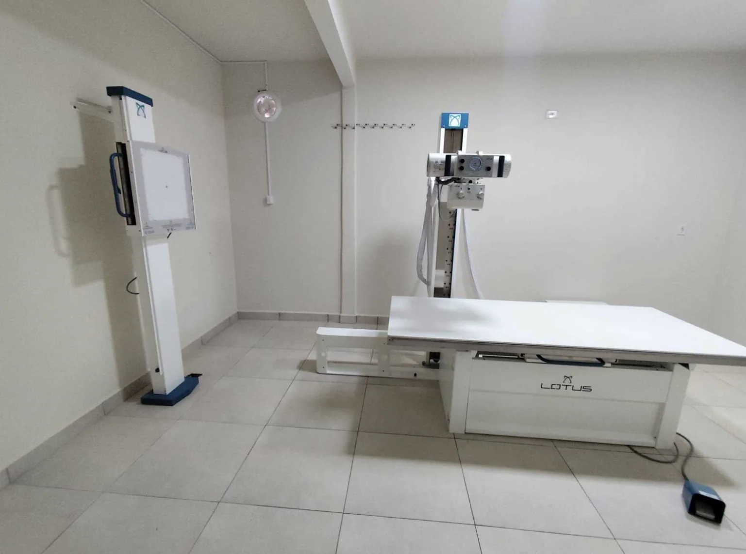 Equipamento de radiologia em atendimento técnico